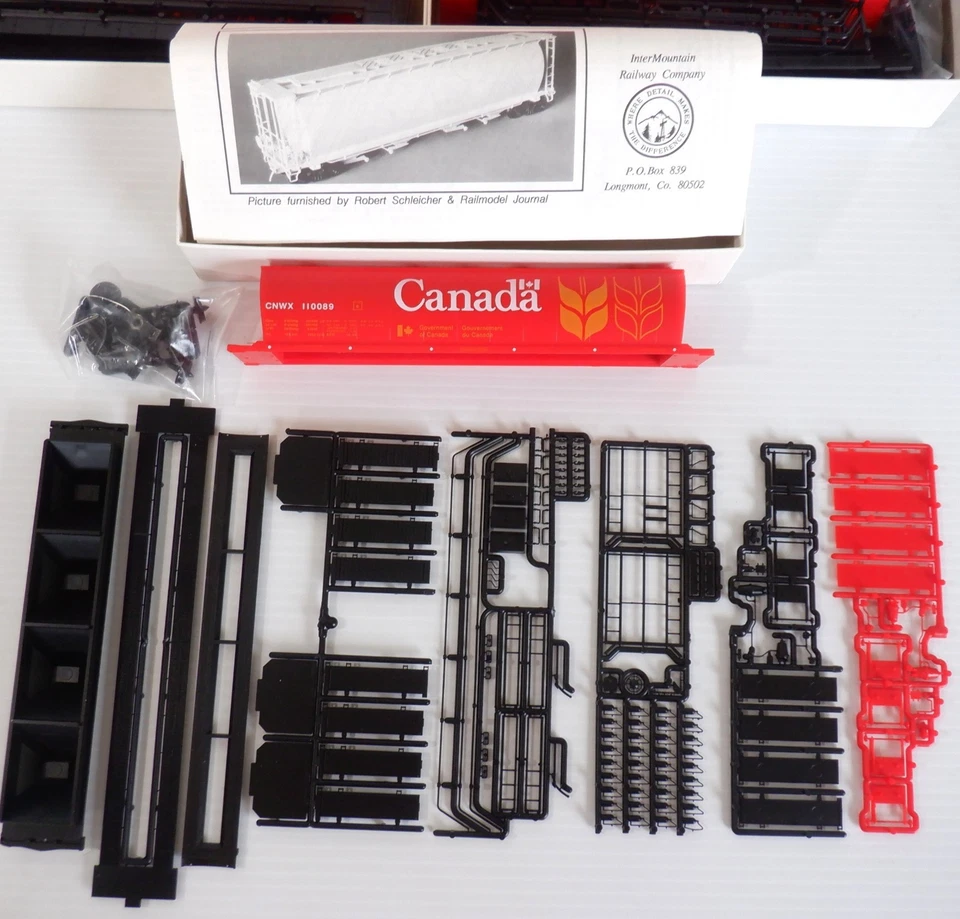 3 Diff InterMountain Railway HO Kit Canada CNWX Cylindrical Grain Hopper Lot - Image 3 of 4