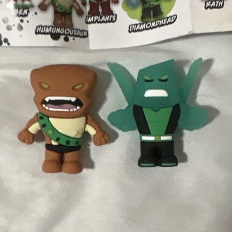 BEN 10 OMNIVERSE RARE DIAMONDHEAD CHASE + HUMUNGOUSAUR
