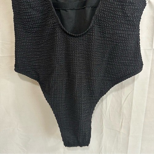 Traje de baño descarado negro grande One Piece para mujer con textura y espalda redonda - Imagen 5 de 7