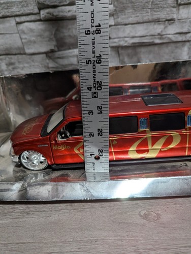 Maisto Playerz 1:24 Scale Ford Excursion Limo Limousine Die Cast Car Model - Picture 4 of 10