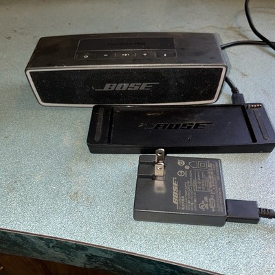 Bose SoundLink Mini Bluetooth Speaker W/  Charger Cradle and cord