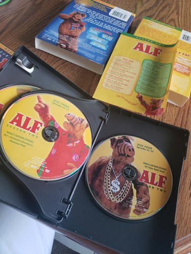 ALF TV Series Seasons 1 & 2 Complete DVD Set With 8 Discs In Like New Condition - Picture 5 of 5