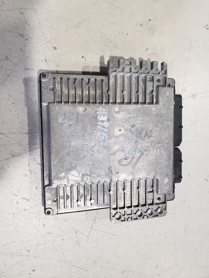 Módulo de controle do motor ECU - 2004 Infiniti G35 Coupe automático - 03-04 fabricante de equipamento original Mec-35-251 - Imagem 2 de 4