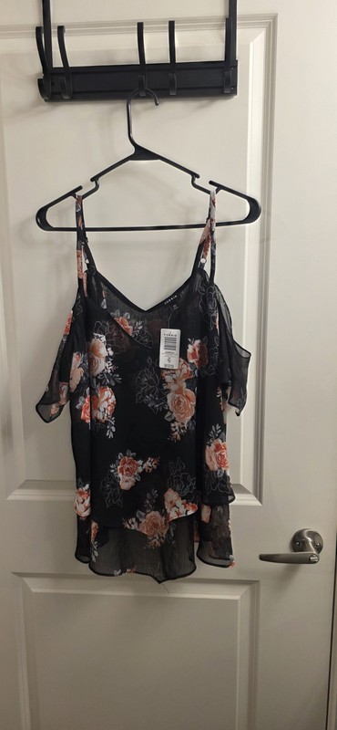 Torrid 00X NWT Cold Shoulder Sheer Top Womens  Black Pink Rose Floral Flowy BOHO