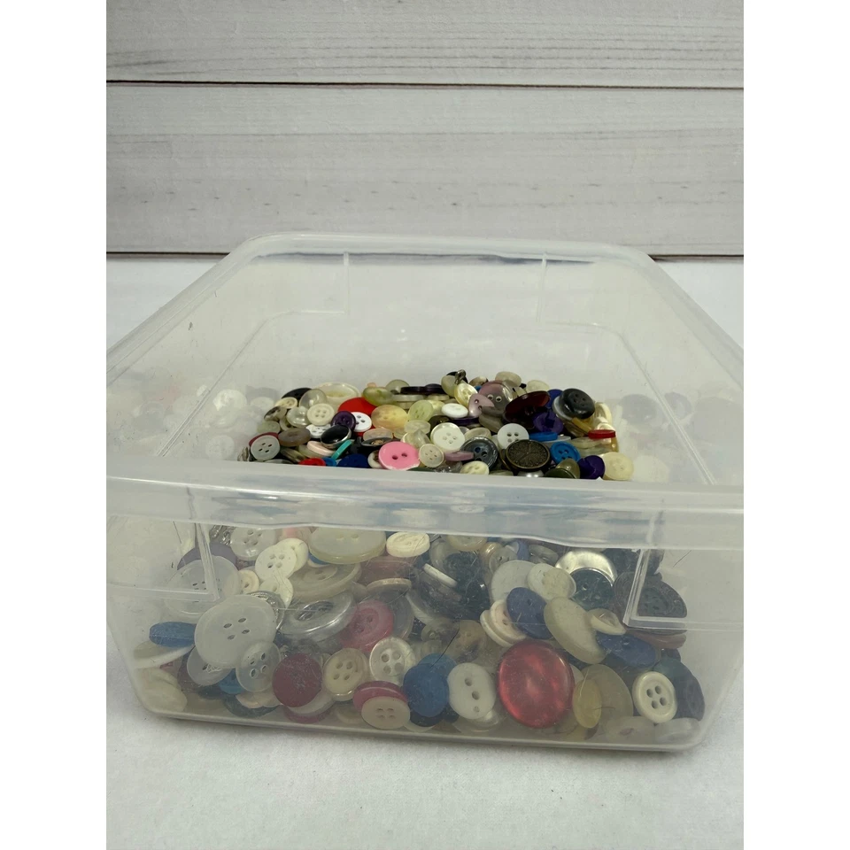 Assorted Bulk Lot Craft Sewing Buttons Vintage Mix - Image 2 of 4