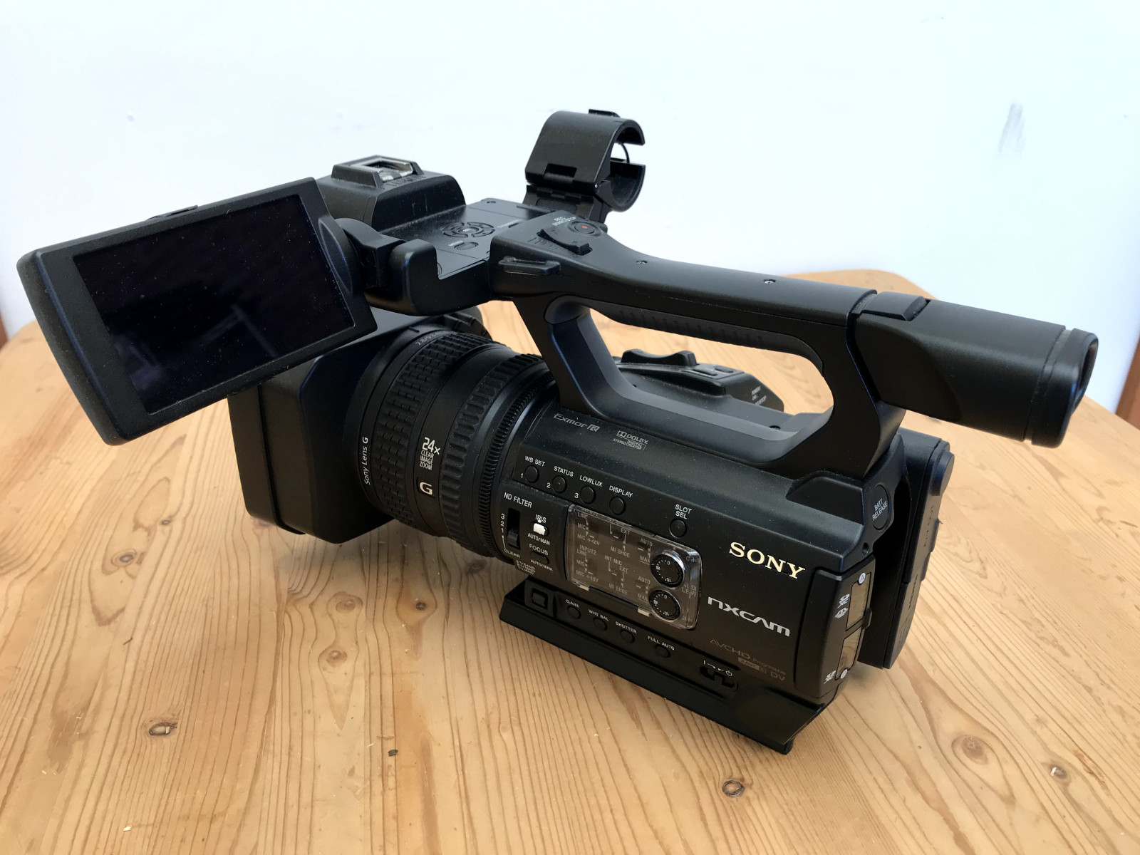 Sony HXR-NX100 Video Camera - Mint Condition