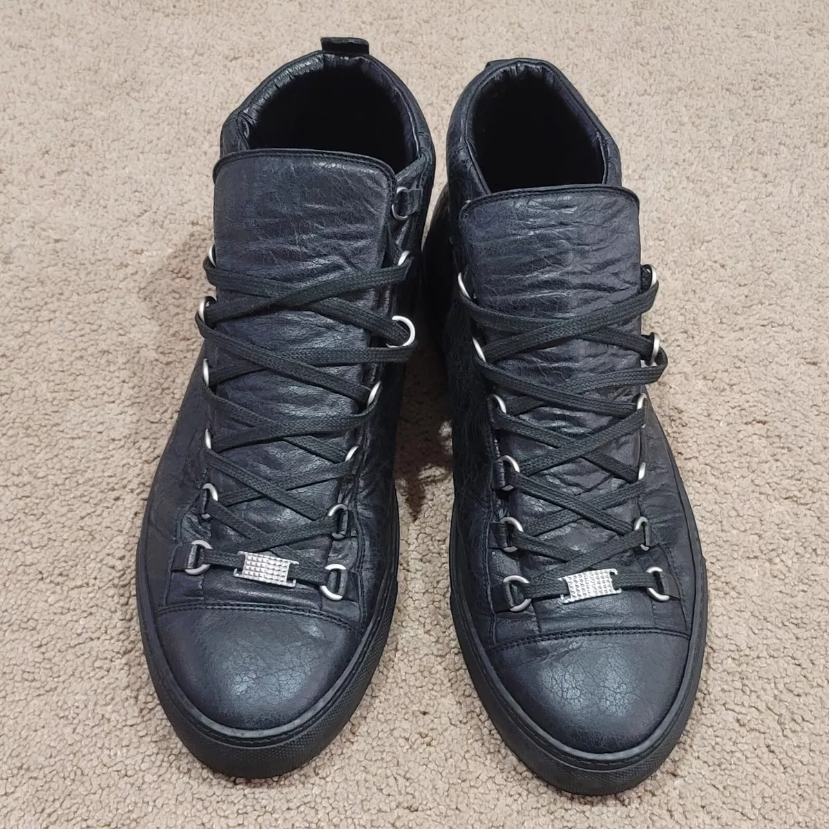 Balenciaga shop arena black