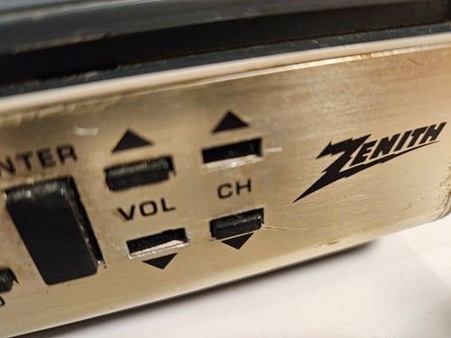Monitor retro para juegos Zenith Space Command Cube TV F0920A 9" CRT de colección - Imagen 7 de 24