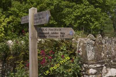 Foto 12x8 Diamond Jubilee Way Dartmouth Wegweiser bei Little Dartmouth Show c2015