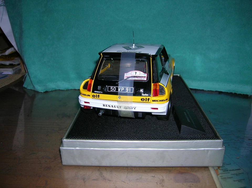 Renault 5 turbo maxi 1/18 TDC '82 Ragnotti Universal hobbies UH  - Immagine 4 di 4