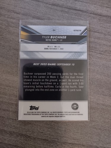 2022 Bowman Best University Tyler Buchner REFRACTOR RC #84 NOTRE DAME IRLANDZKI - Zdjęcie 4 z 4
