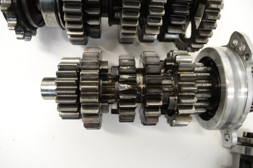 2006 TRIUMPH DAYTONA 675 GEAR BOX - Picture 7 of 8