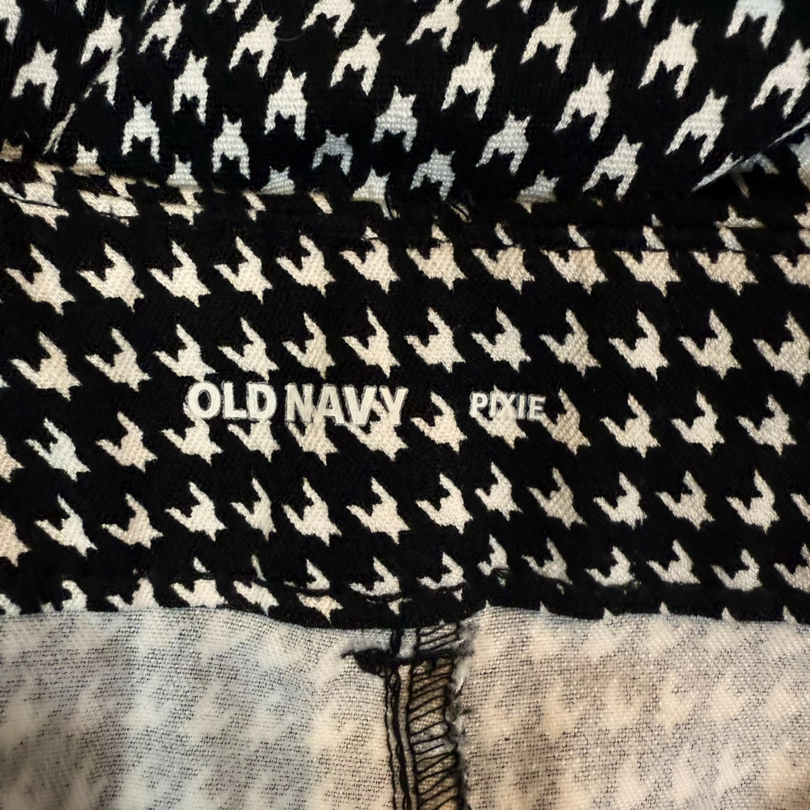 Old Navy Women's Size 14 Pixie Solid Black & Whit… - image 2