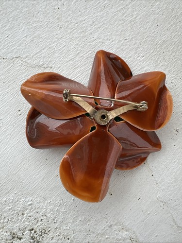 SPILLA VINTAGE FLOWER POWER SMALTO MARRONE FIORE SPILLA TENUTA - Foto 3 di 3