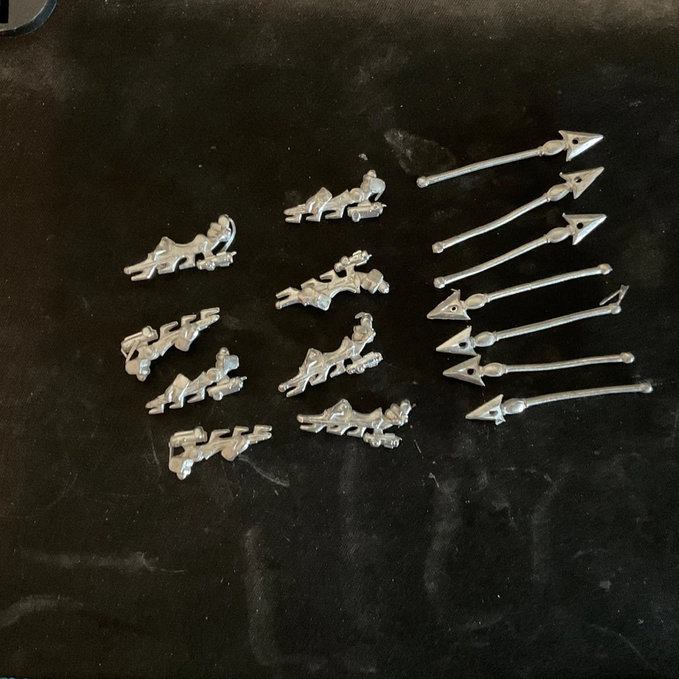 Starship Troopers Miniaturas Skinnie General y Elite Guard - MODELOS FALTANTES Foto 3 de 3