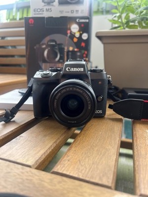 Canon EOS M5 24,2MP Spiegellose Kamera - Schwarz (Kit mit EF-M 15-45 mm...
