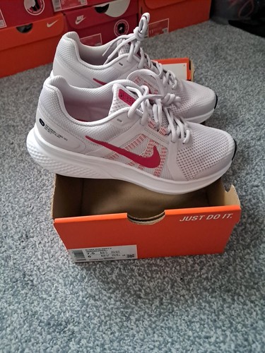 W Nike Run Swift 2 Size 5 UK 🇬🇧 Venice Mystic Hibiscus 🌺 - Picture 2 of 14
