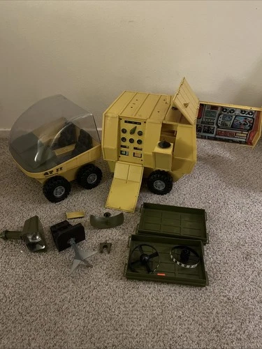 Vintage GI Joe 1972 Hasbro Adventure Team Mobile Support Vehicle w Accessories