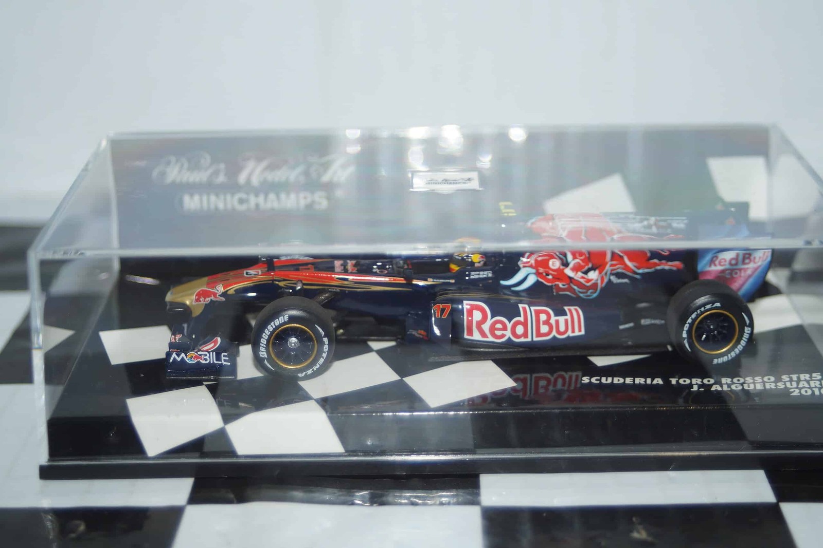 Minichamps Scuderia Toro Rosso STR5 2010 J.Alguersuari 410 100017 in 1:43