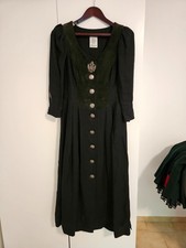 Elegantes Dirndl Kleid mit dunkelgrünem Must...