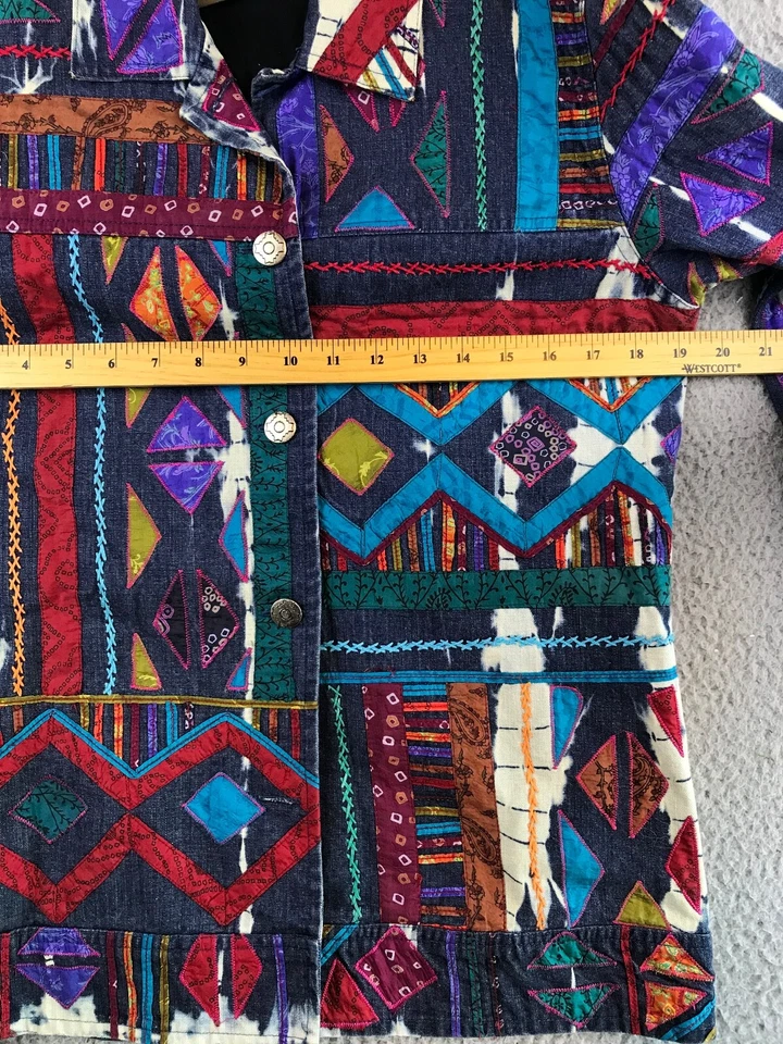 Chaqueta de mezclilla con retazos bordada con botones Chicos Designs para mujer talla 0 Foto 2 de 4