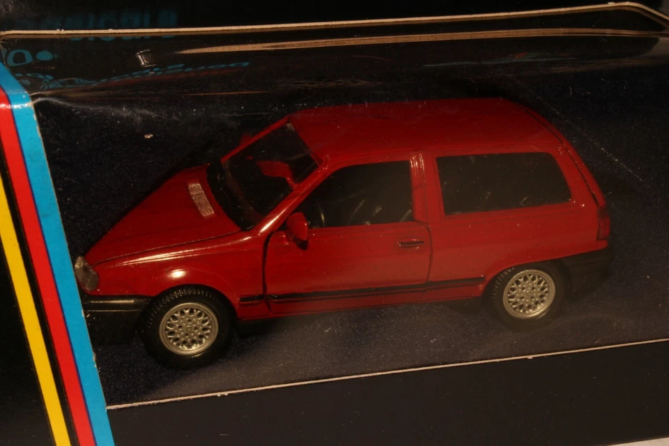 Schabak 德国制造,大众 Polo Coupe 1: 43 比例盒装亮红色 — 第 2/4 张图片
