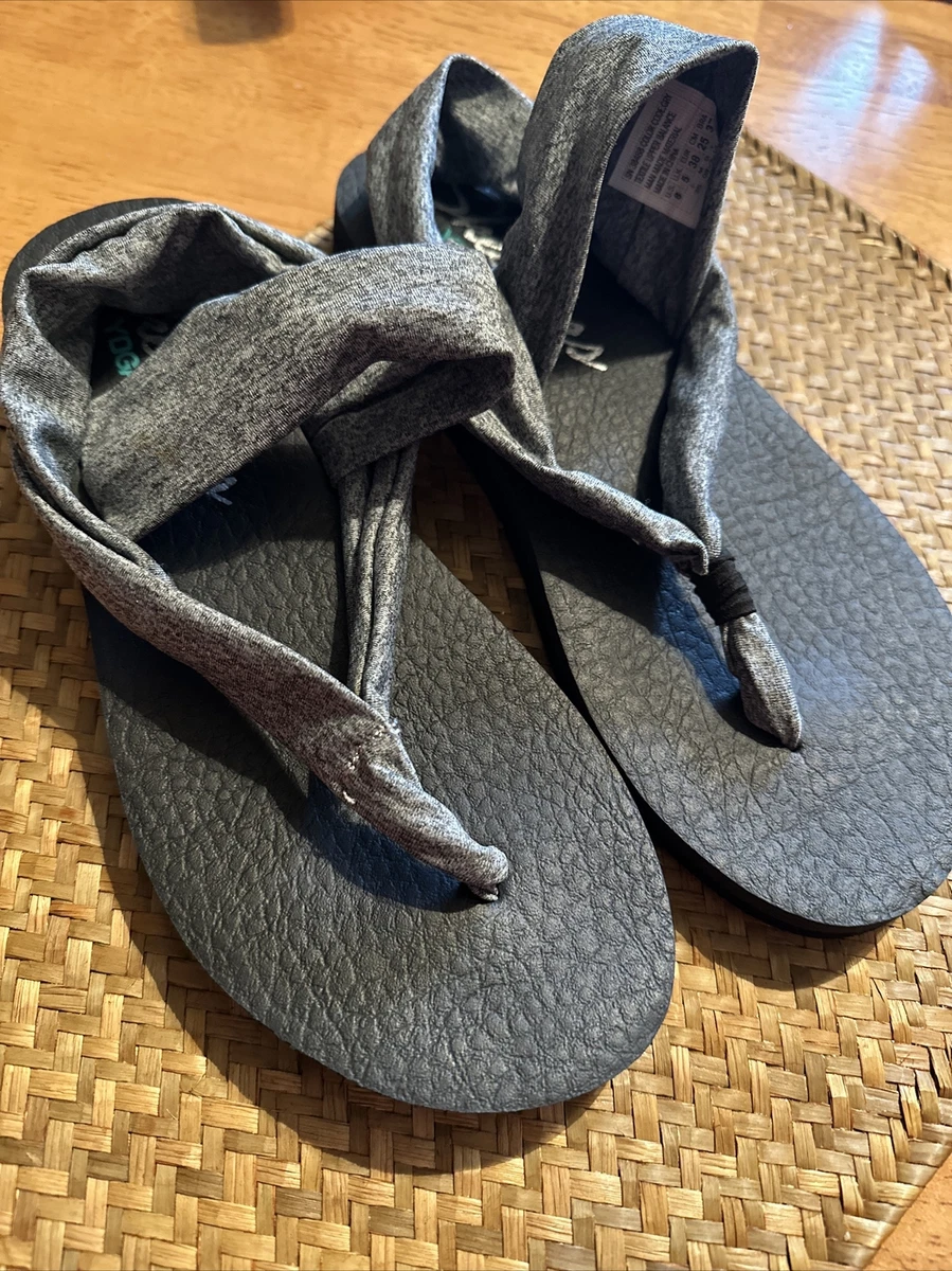 Women's Size 8- Skechers Yoga Foam Sandals, Gray & Black