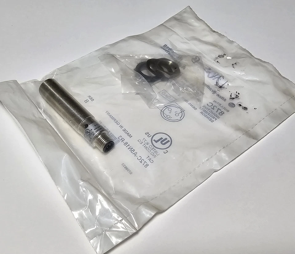 Sensor de CA inductivo blindado Allen Bradley 872C-A5N18-R3 18 mm - nuevo/sellado Foto 2 de 3