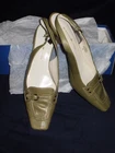 BANDOLINO olive leather sling back square toe kitten heel sandal 6.5