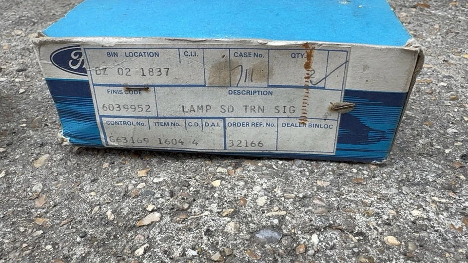 Genuine Ford Escort Mk2 RS1800 Wing Indicators Side Repeater. Loom And Lights. - Image 3 of 4