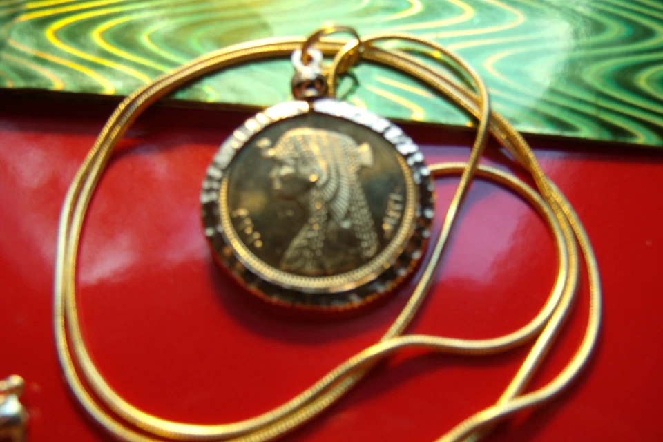 Pharaoh Cleopatra Queen Coin Pendant 24" GF Chain Egypt Gold Plated Nugget Bezel - Image 3 of 4