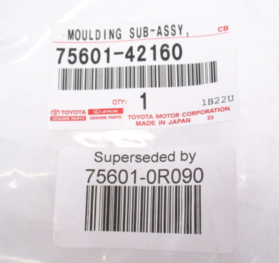 Genuine OEM Toyota 75601-0R090 Passenger Front Wheel Opening