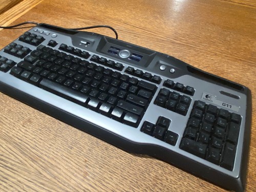 Logitech G11 Gaming Keyboard Programmable Blue Keys Wired USB - TESTED - Picture 2 of 10