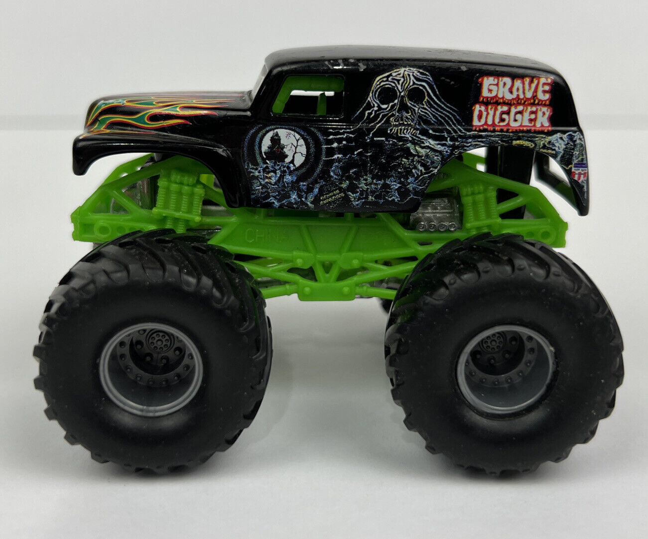 Hot Wheels Grave Digger 1:64 Monster Truck With Mud Tires Die-Cast