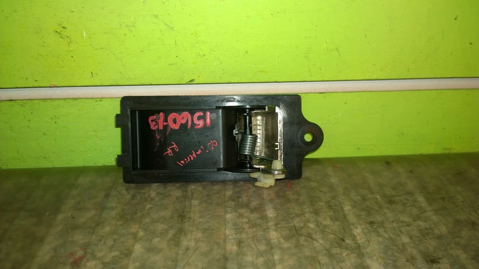 90 91 CHRYSLER IMPERIAL STD 3,3 L A LA DERECHA TRASERA INTERIOR MANIJA DE PUERTA FABRICANTE ORIGINAL 1560-13 Foto 2 de 2