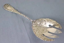 One large Durgin Chrysanthemum serving fork spoon 9.5" long