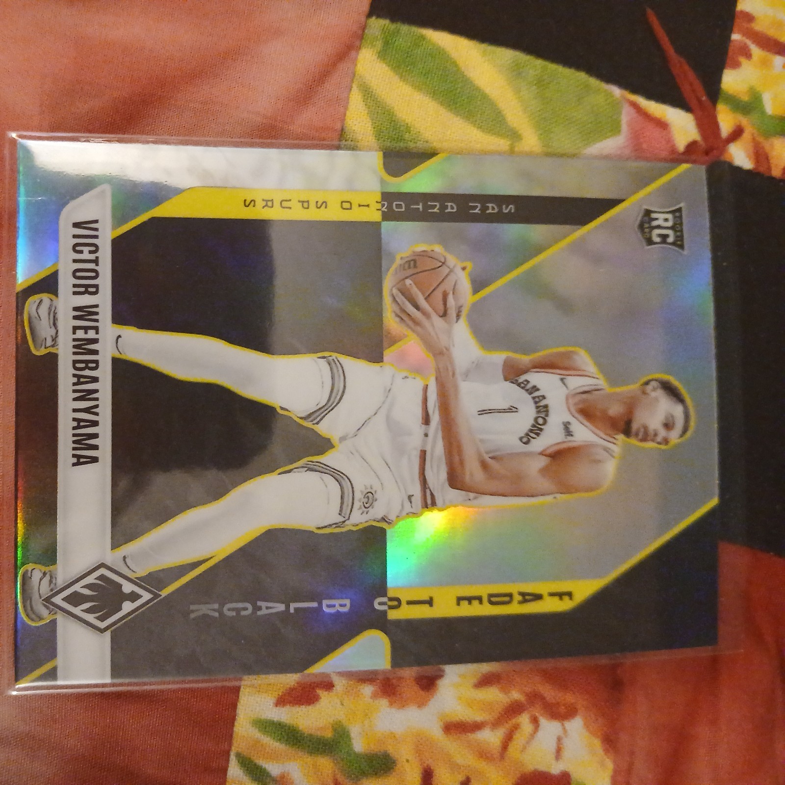 2023-24 Panini Phoenix - Fade to Black Victor Wembanyama #11 Silver (RC)