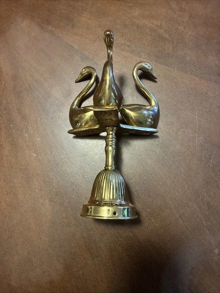 Candelabro cisne vintage de latón macizo Foto 3 de 4
