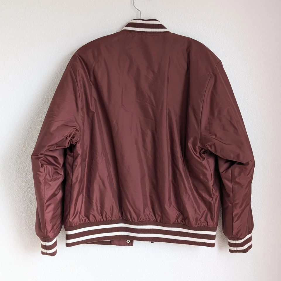 TNA Aritzia 红色体育场轰炸机宽松版型缎面夹克,尺寸 M — 第 2/4 张图片