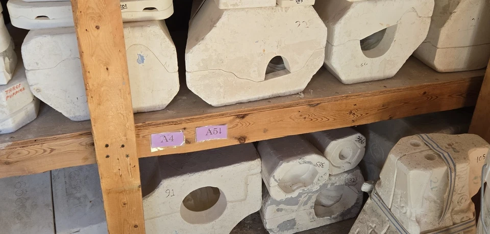 Lote de 64 moldes de fundición de cerámica vintage - Belén, gnomos y muñecas Foto 2 de 4