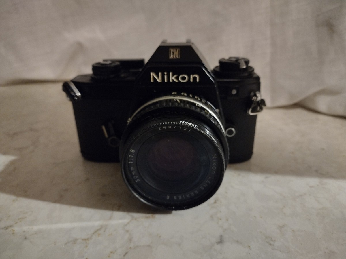 Nikon EMフィルムカメラ2台 レンズ 135mm 43-86mm Nikon EMフィルムカメラ2台 レンズ 135mm 43-86mm