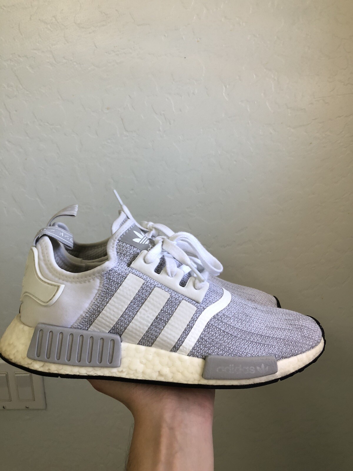 nmd r1 white grey