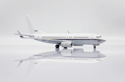 JC Wings Boeing C-40 Clipper U.S. Navy USN 165835 1:200 Modellflugzeug