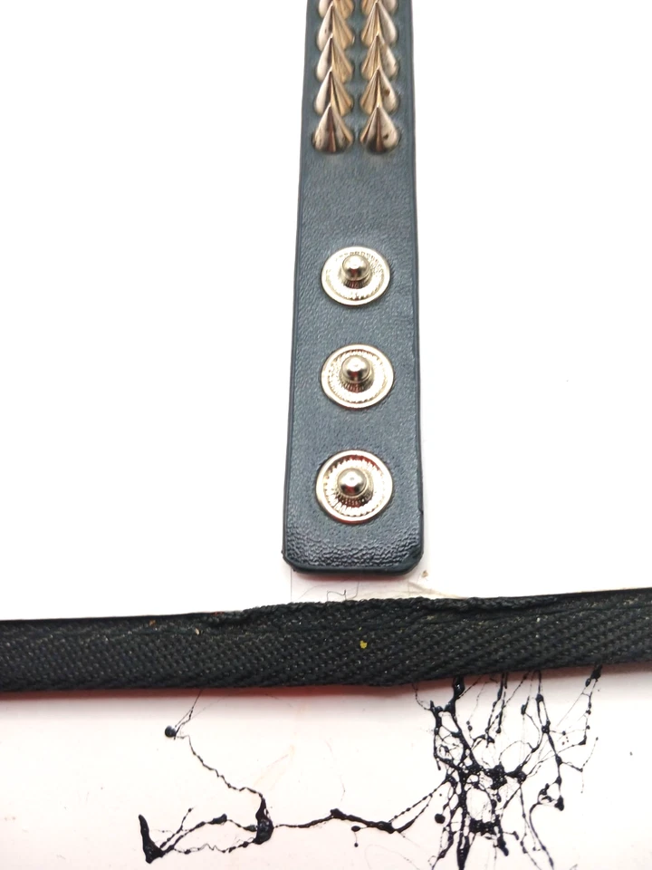 Juego de 2 pulseras de cuero vegano con púas negras triple fila + doble fila - nuevas Foto 4 de 4