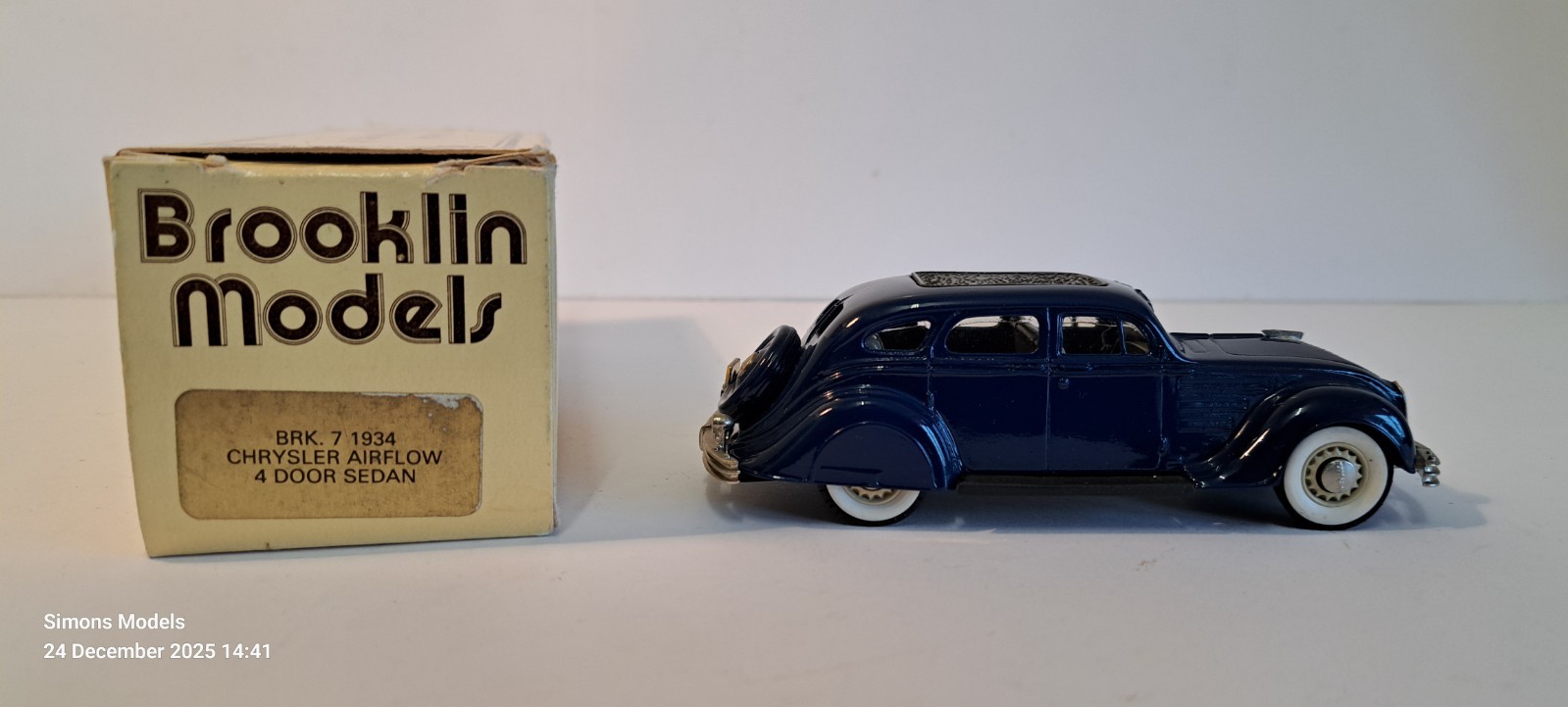 Chrysler Airflow 1934 Bleue - Miniature 1/43 Brooklin - White Metal Collection