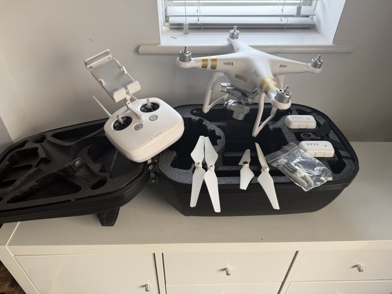 Dji Phantom 3 , White Drone and Backpack Hardcase, Nice Condition , Untested