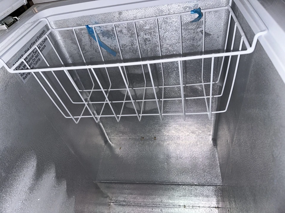 7 Cu. Ft. Manual Defrost Chest Freezer - Image 3 of 4