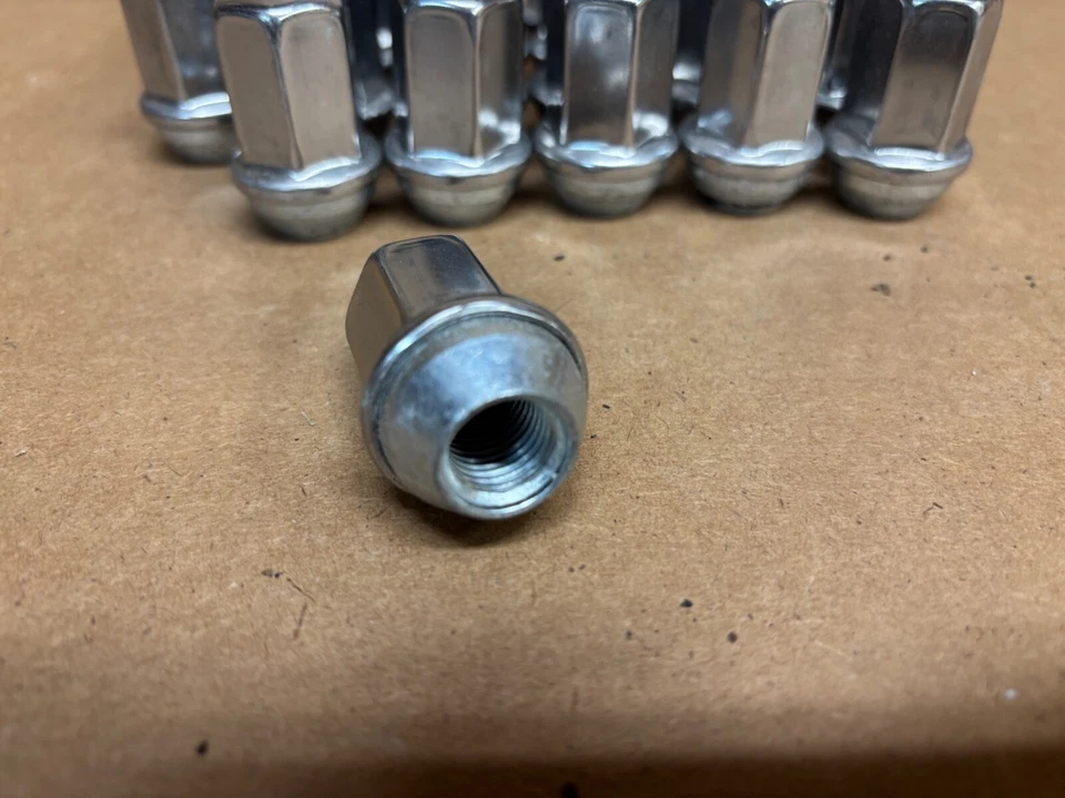 Tuercas de acero inoxidable OEM GM Sub Tahoe Yukon Silverado Sierra 24 piezas 14x1,5 Foto 3 de 4