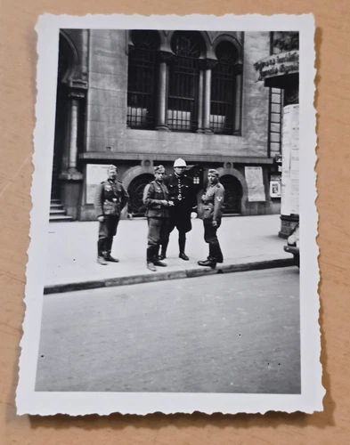 1940 WEHRMACHT SOLDIERS w FRENCH POLICEMAN POLICE WWII WW2 German Military Photo