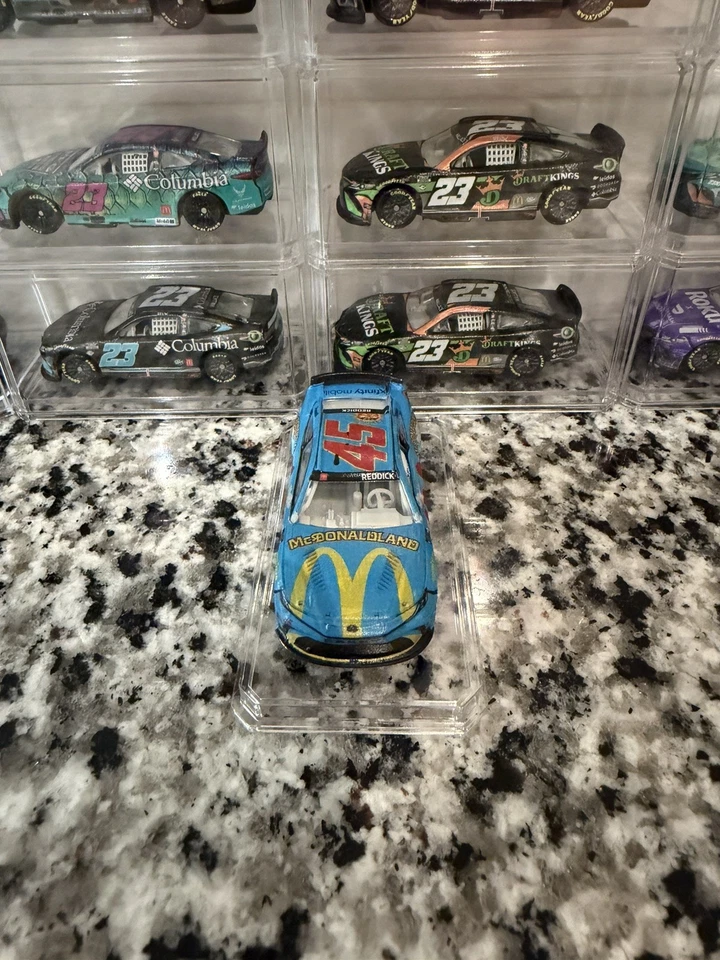 Tyler Reddick 2025 #45 McDonaldland Daytona personalizado 1:64 NASCAR diecast EN MANO Foto 4 de 4